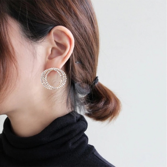 🌟 Rhinestone Silver Tone Circle Earrings - Picture 3 of 6